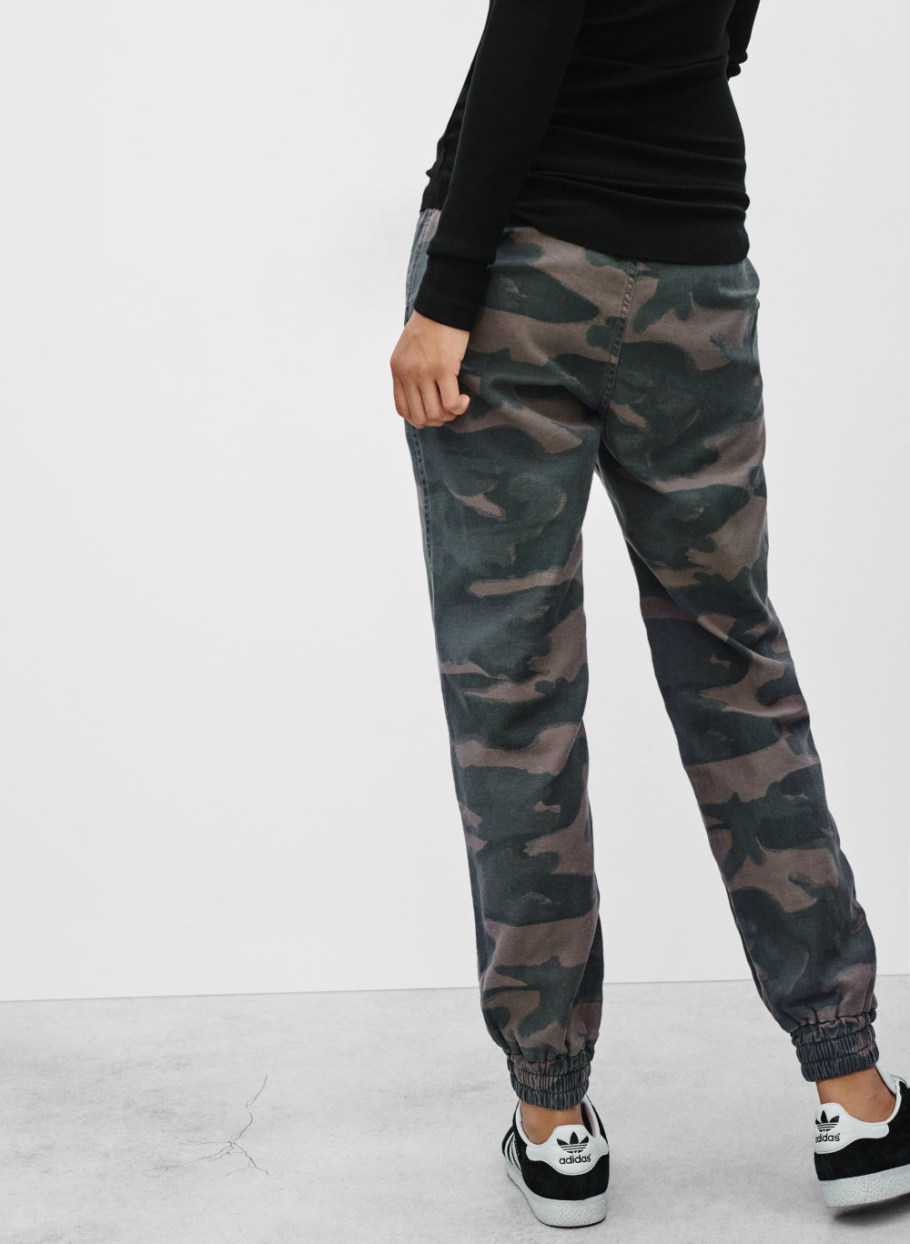 aritzia tna joggers