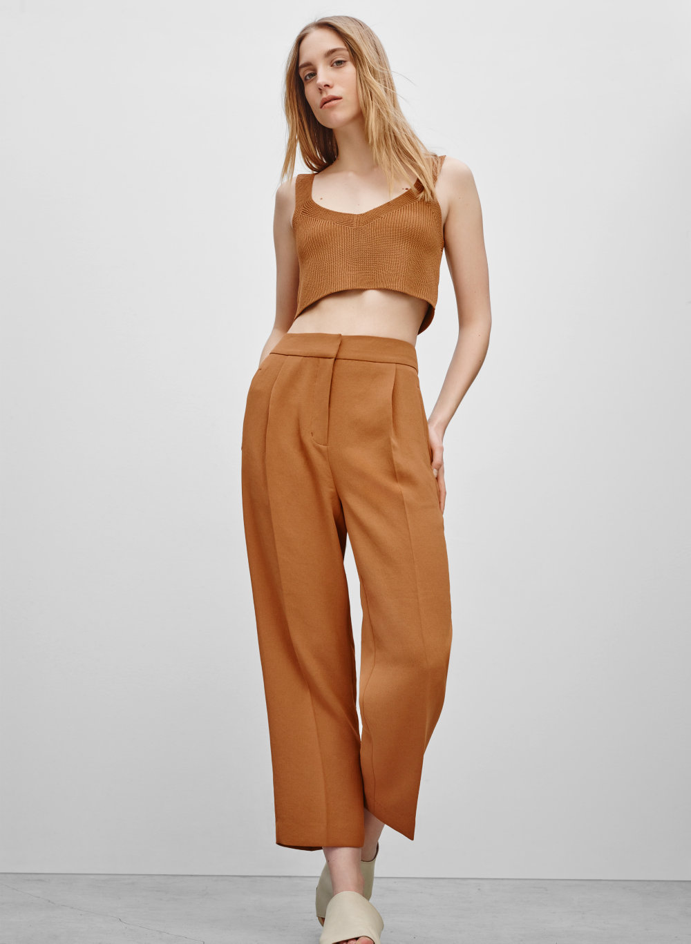 aritzia carrot pant