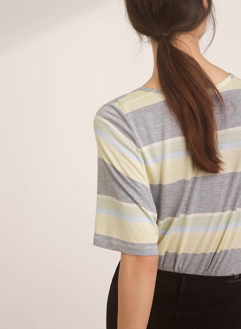 une femme libre shirt