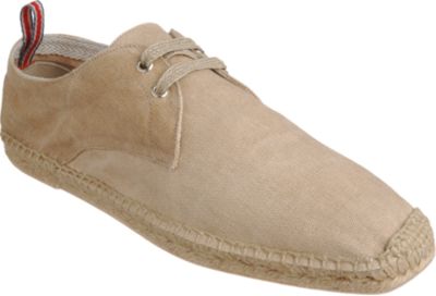 Casta&ntilde;er Alfie Chukka