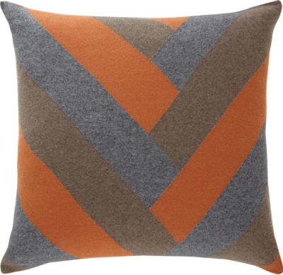 Rani Arabella - V Pillow