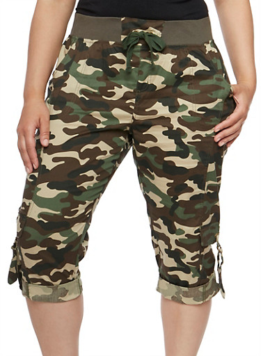 Plus Size Camouflage Cargo Capri Pants - Rainbow
