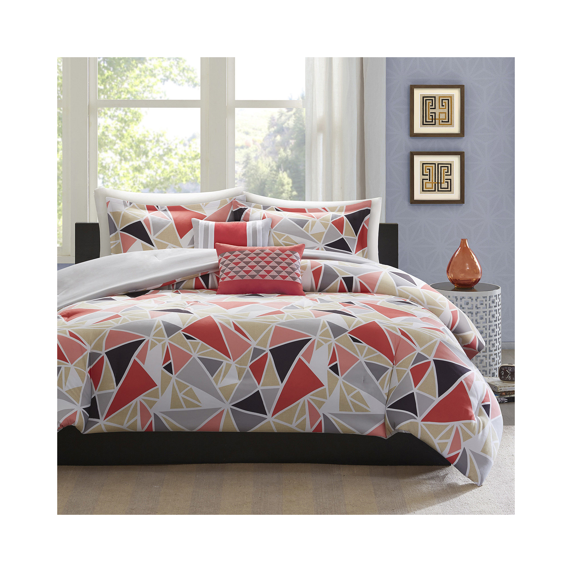 Intelligent Design Alicia Modern Comforter Set