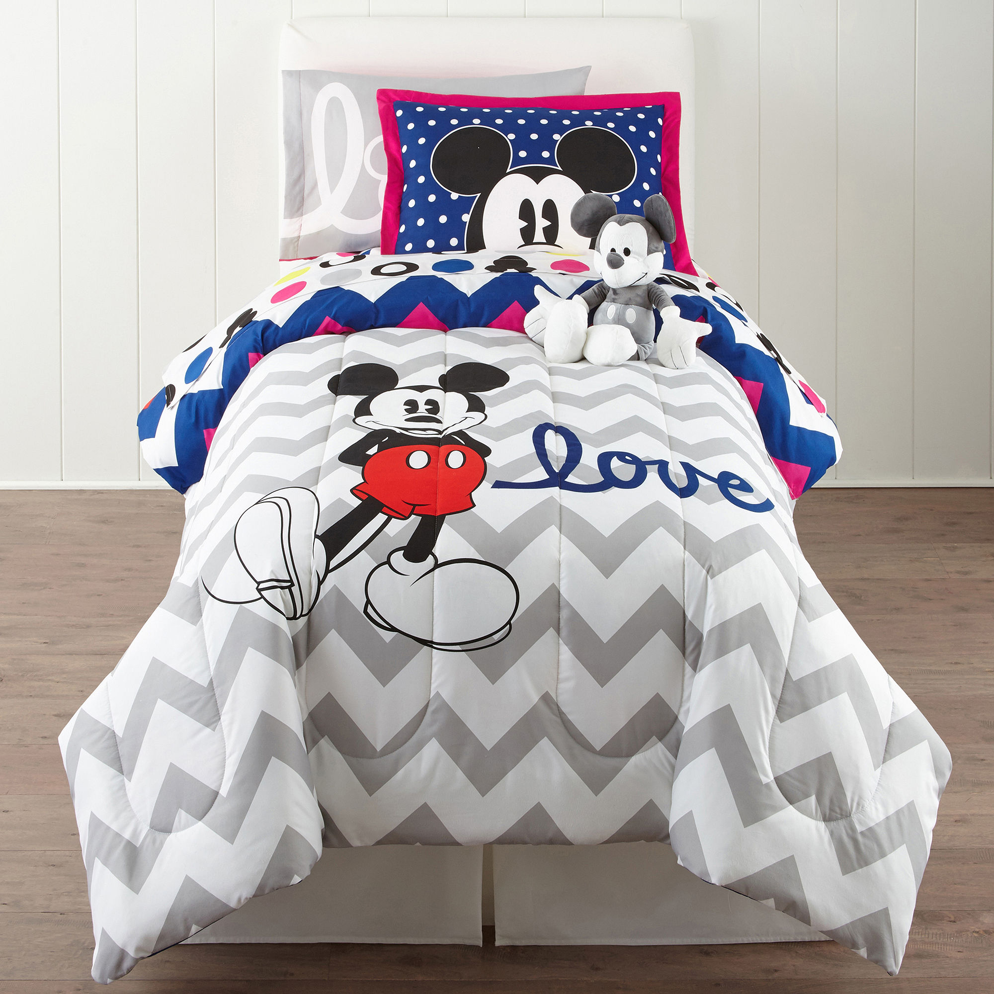 Disney Collection Mickey Mouse Chevron Twin\/Full Comforter Set