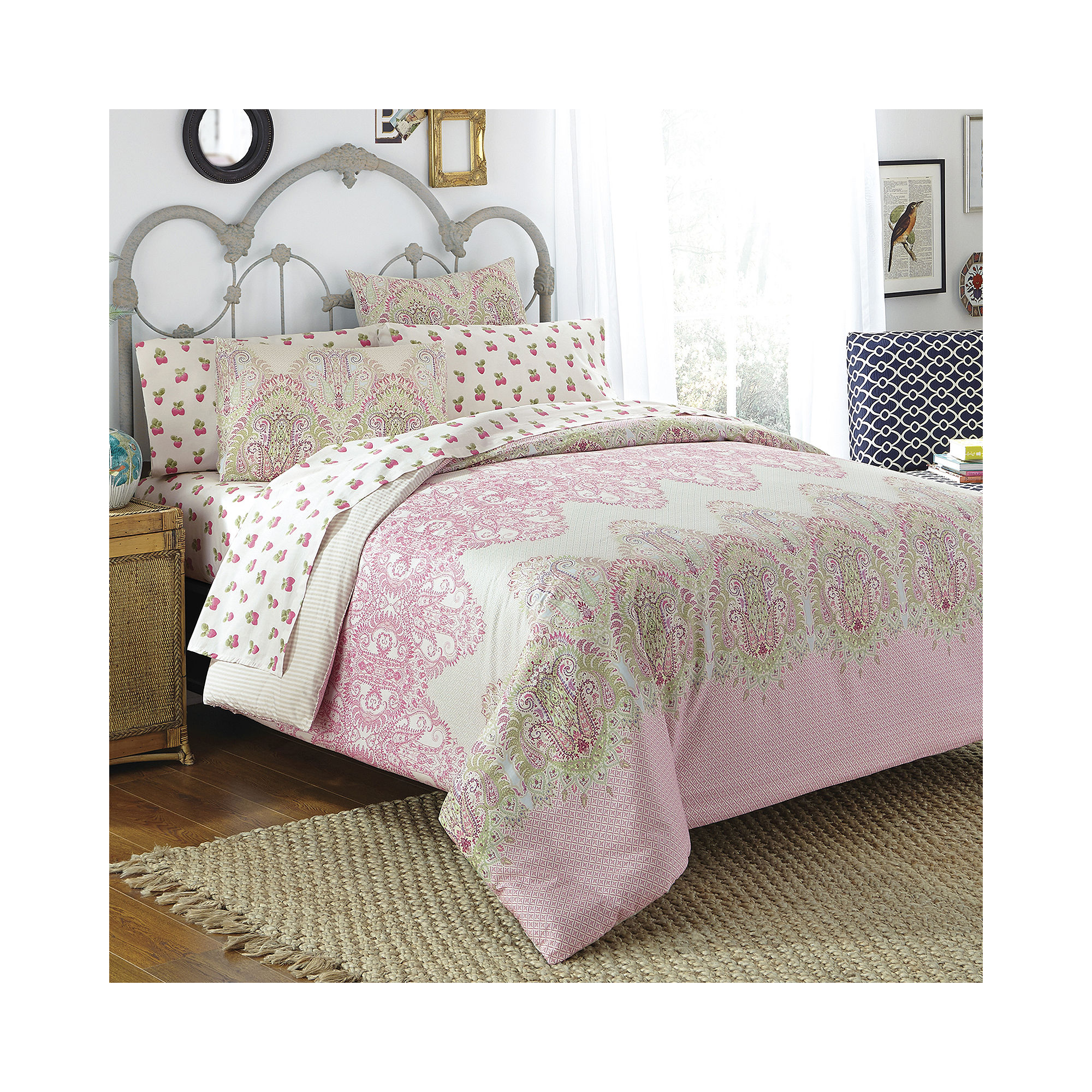 Free Spirit Victoria Complete Bedding Set with Sheets