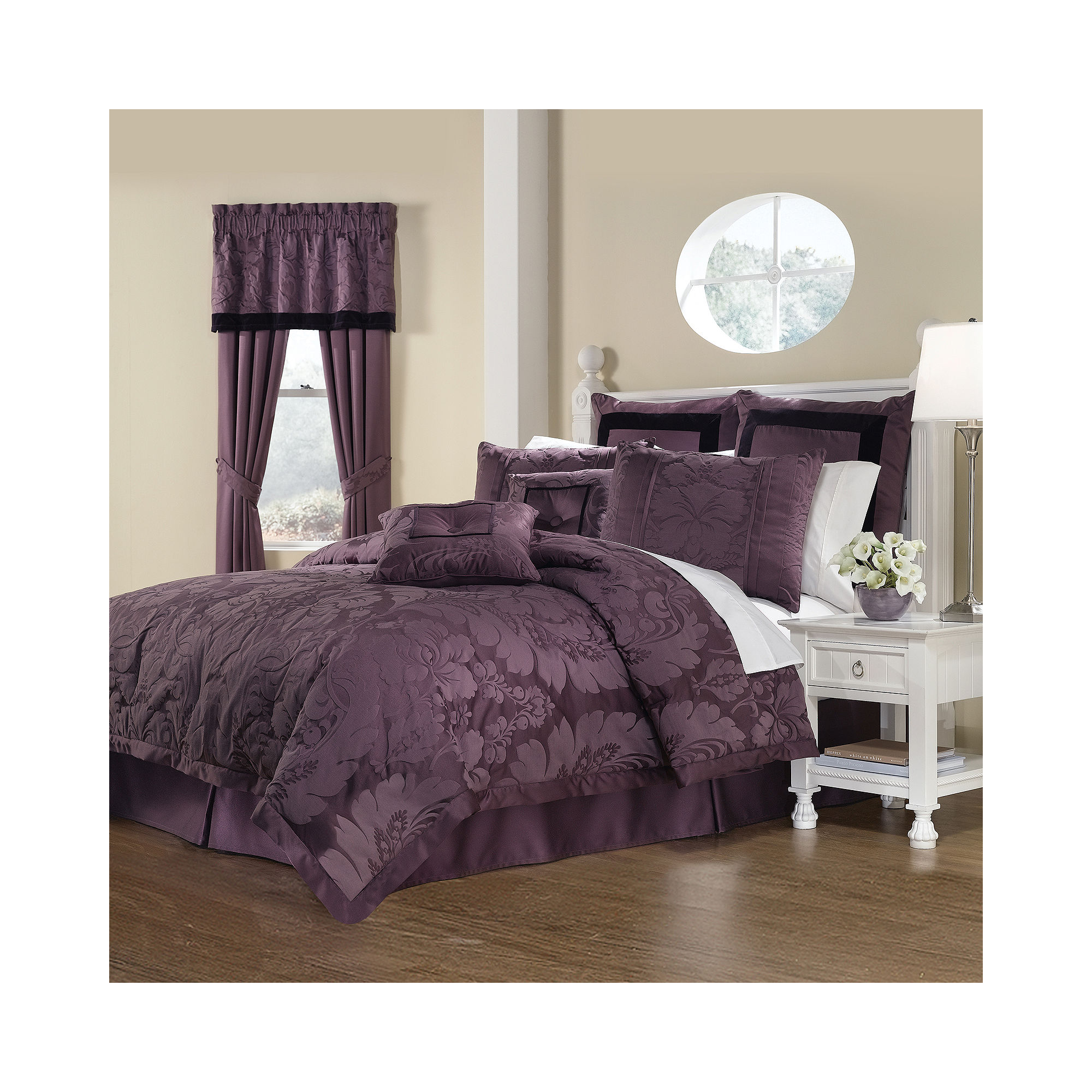 Soho Lorenzo 8-pc. Damask Comforter Set