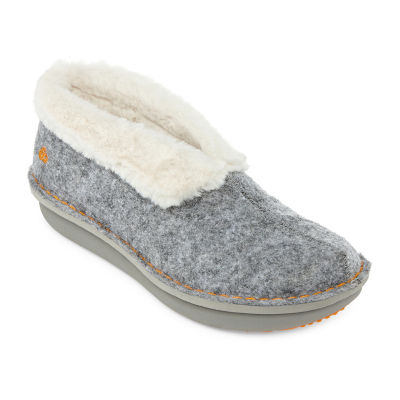 clarks closed toe shoes