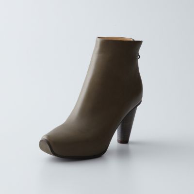 ARNA BOOT