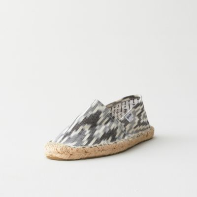 WOMENS HAND WOVEN IKAT ESAPDRILLE SLIP ON