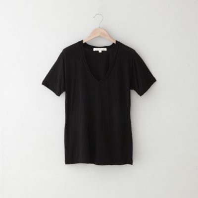 LEVI V-NECK TEE