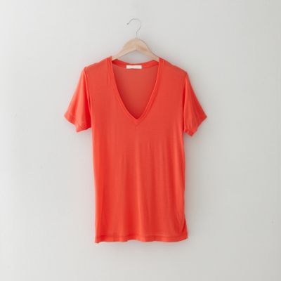 LEVI V-NECK TEE