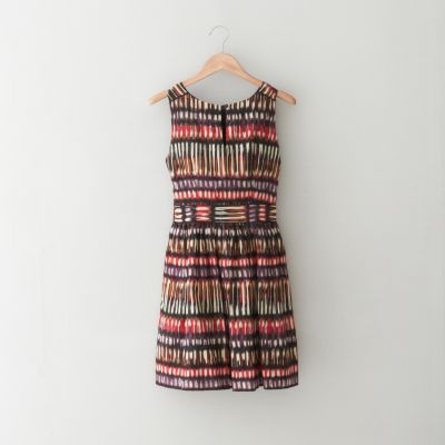 SLEEVELESS KEYHOLE DRESS