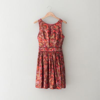 SLEEVELESS KEYHOLE DRESS