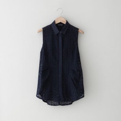 ANYMORE EYELET TOP