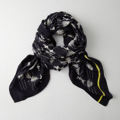 MEGHNAGI BLACK SCARF