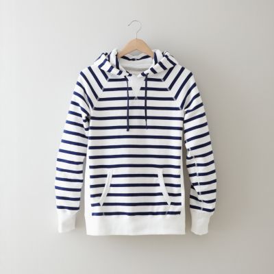 PULLOVER HOODIE