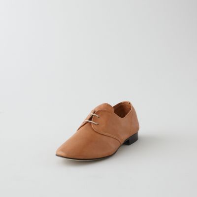 Soft Lux Oxford Lace-Up