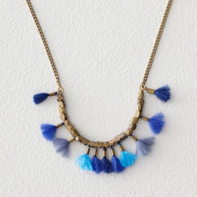 WHO AGAIN MULTI THREAD TASSEL NECKLACE