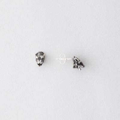 WOLF STUDS