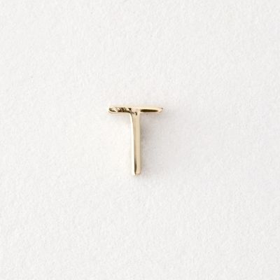 MINI LETTER STUD EARRING - T