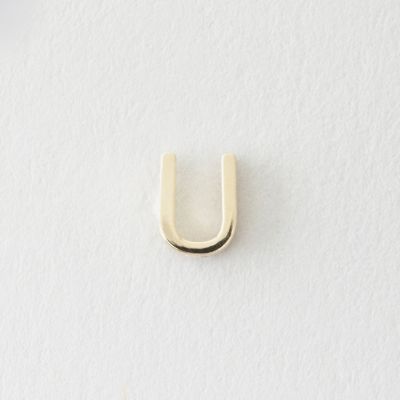 MINI LETTER STUD EARRING - U