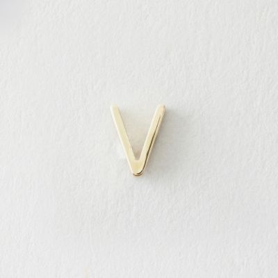 MINI LETTER STUD EARRING - V
