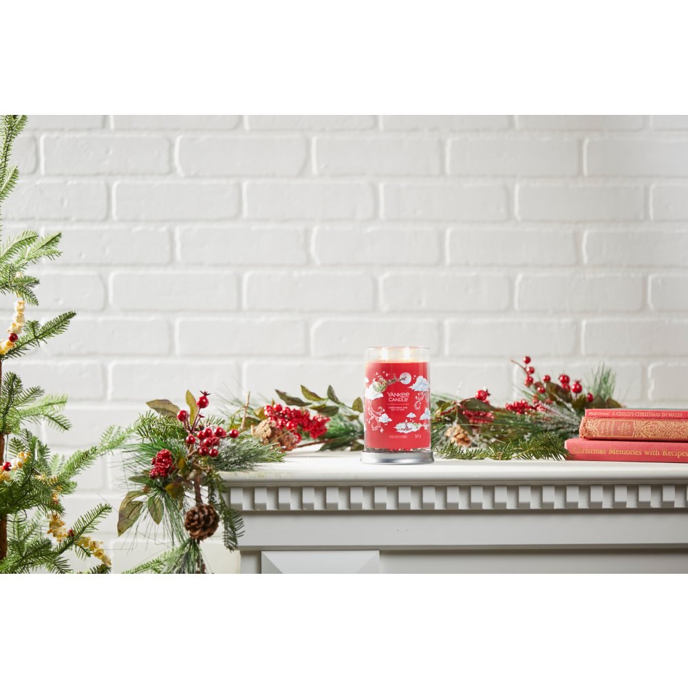 Christmas Eve Signature Large Tumbler Candle Yankee Candle, Red, 9.3cm X 15.7cm , Sweet & Spicy