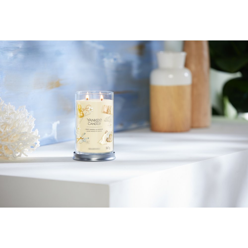 Soft Wool & Amber Signature Large Tumbler Candle Yankee Candle, Neutrals, 9.9cm X 14.9cm , Floral