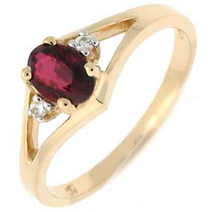 Exquisite Oval Garnet Ring with Diamonds