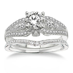 Gorgeous Diamond Engagement Ring and Band Set