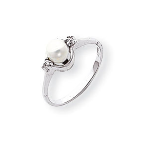 14k White Gold 5mm Pearl Diamond Ring