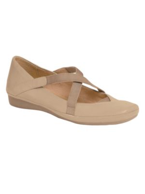 Voyage by Naturalizer®