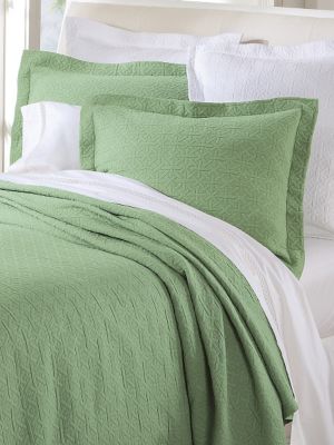 Lattice Matelasse Coverlet | Yakinder