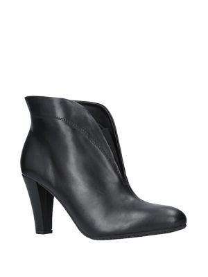 carvela signet ankle boot