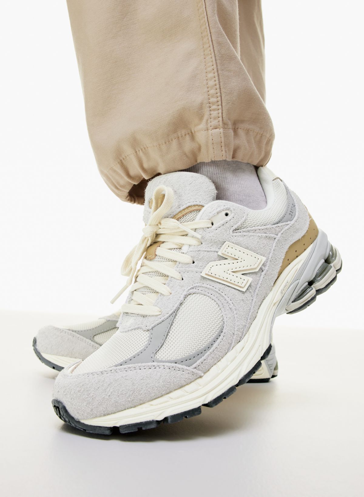 New Balance 2002R | Aritzia CA