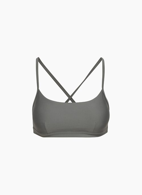 GLOSSFORM™ EVOLVE SPORTS BRA - Light-support scoopneck sports bra with removable cups