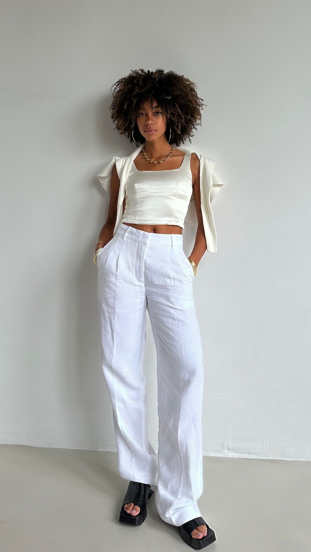 The Effortless Pant™ THE EFFORTLESS SHORT™ LINEN MID-THIGH