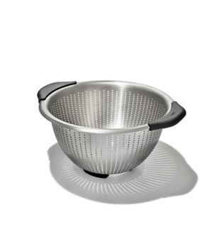 Colador de acero inoxidable OXO™ Good Grips de 4.73 L