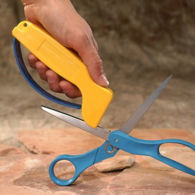 self sharpening scissors        
        <figure class=