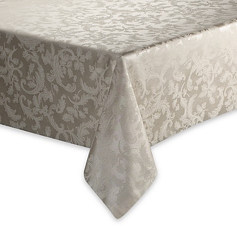 holly winter tablecloth oval