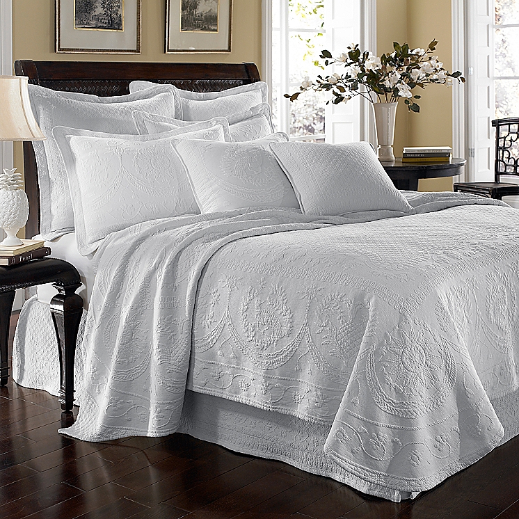 Ing Guide To Quilts Coverlets, Bedspreads For Queen Size Beds