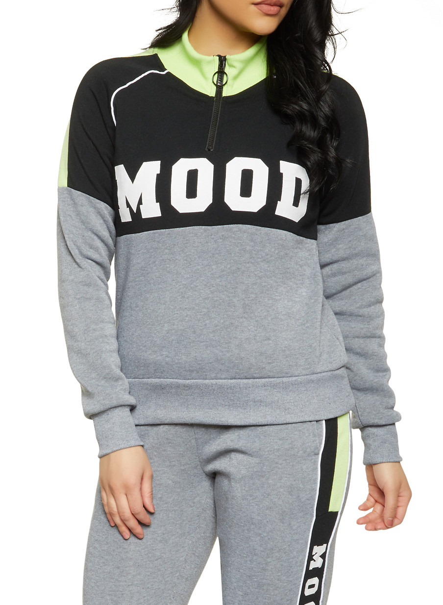 sweatshirt with zip neck