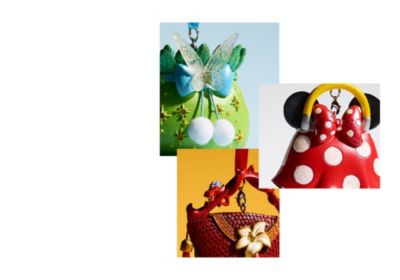 Colecci&oacute;n Disney Classics Ofrecemos una colecci&oacute;n perfectamente cl&aacute;sica de adornos para bolsos para tu hogar inspirada en algunas de nuestras pel&iacute;culas m&aacute;s queridas. 