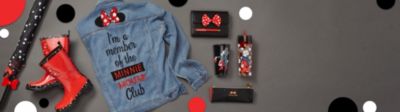 Minnie Rocks the Dots En l'honneur de la f&ecirc;te nationale des motifs &agrave; pois, inspir&eacute; par la passion l&eacute;gendaire de Minnie, nous sortons cette collection tr&egrave;s tendance. 