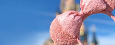 Disneyland Paris Prolongez chez vous la magie de Disneyland Paris ! Nous avons toute une gamme de produits du parc, des pin's, des objets pour collectionneur, pour la maison et plus encore&hellip; D&Eacute;COUVRIR