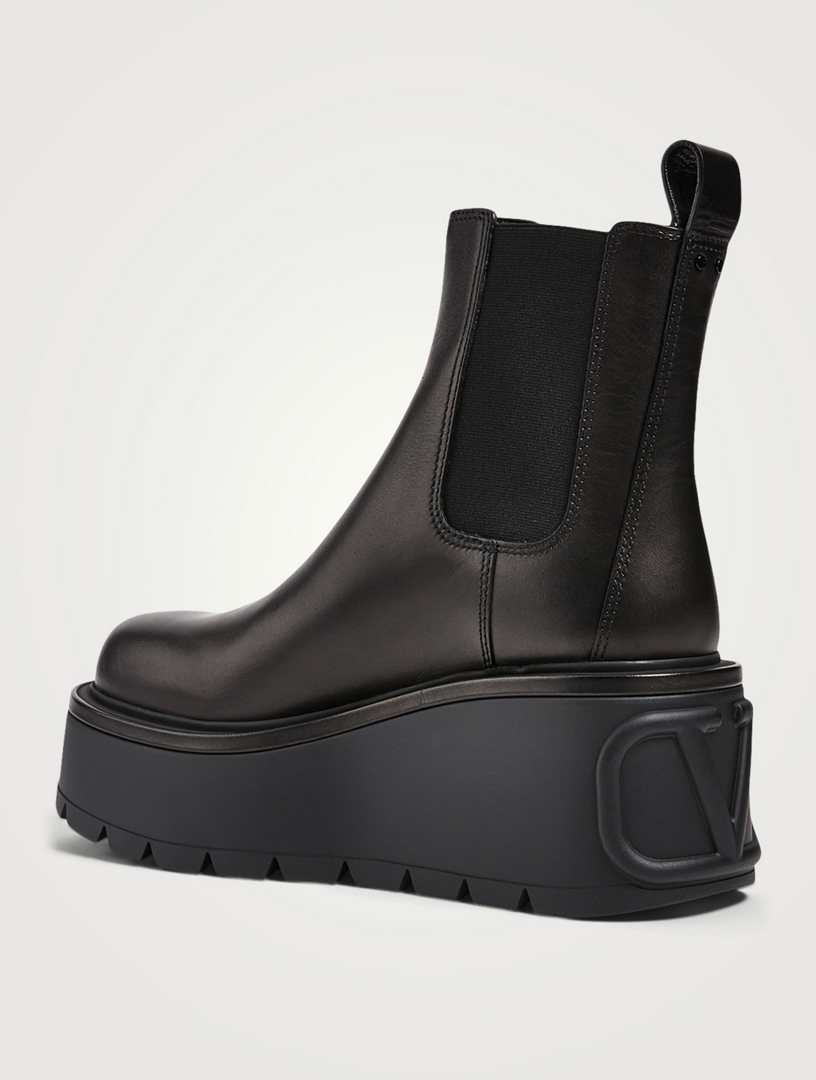 vlogo boots