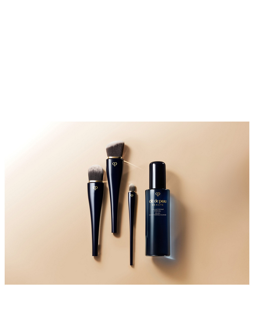 cle de peau concealer brush
