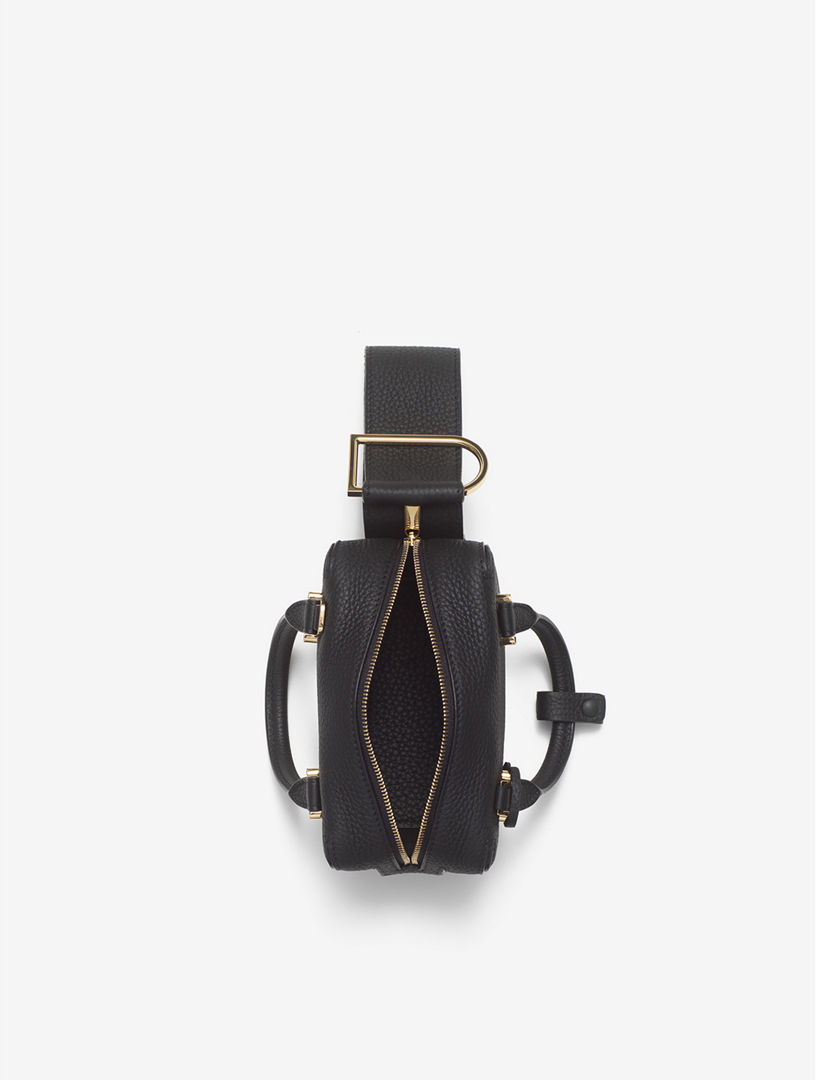 直営店買付★入手困難★ DELVAUX COOLBOX nano ナノ black 在庫確保済！DELVAUX《Cool Box Nano》新色 Sirocco DHL 直営店