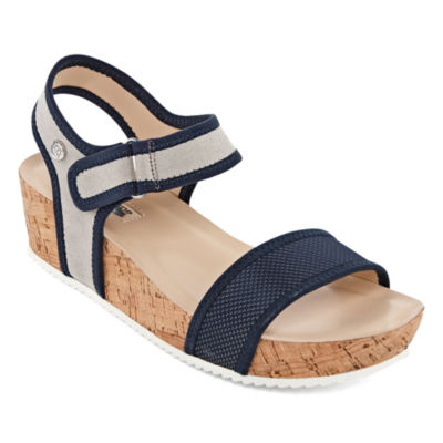 liz claiborne flat sandals