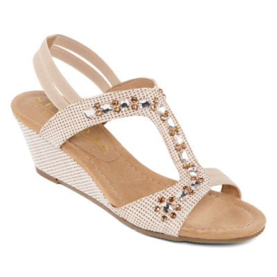 new york transit looking great wedge sandal